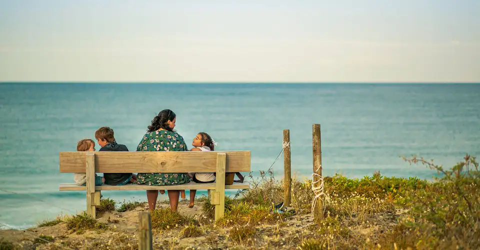 Mum three kids bench sea