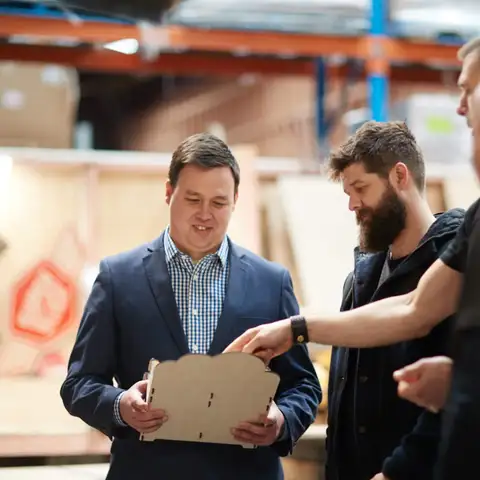 Business specialist Jayden Devonshire meets with Tom and Luke.