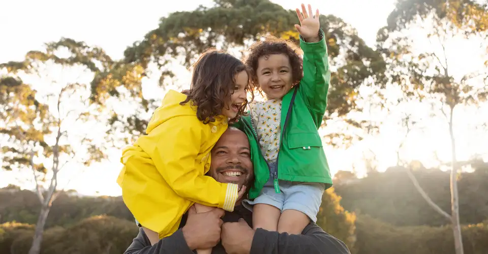 dad_with_two_girls_on_shoulders_1920x1000